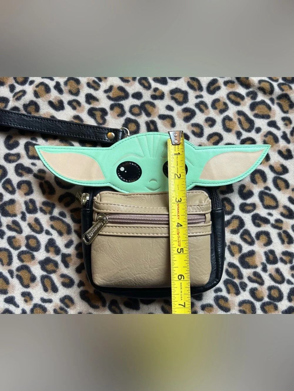 Disney Store Loungefly The Mandalorian Grogu Baby Yoda The Child Wristlet GUC💚 - Picture 4 of 12